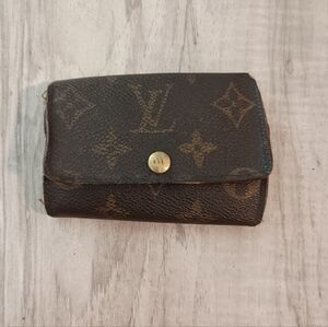 Louis-Vuitton Multicle 6/Monogram Key Case Authentic